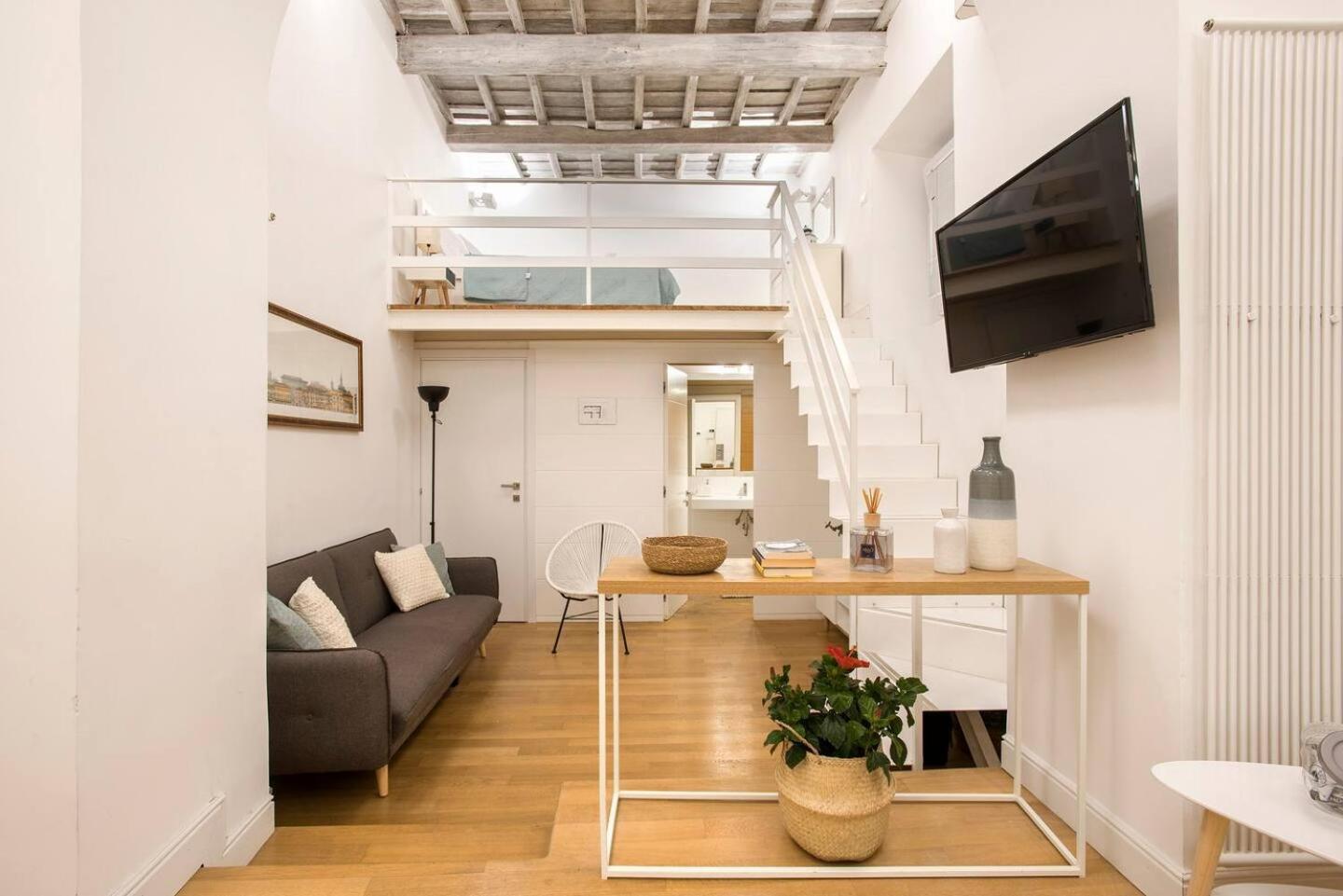 Holidays Teatro Pace Apartment Rom